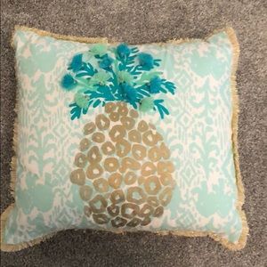 Pottery Barn Lilly Pulitzer Pineapple pillow